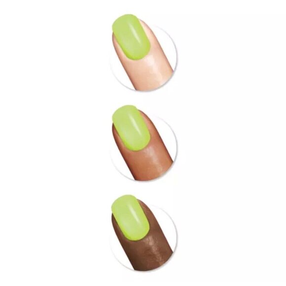 Sally Hansen Insta-Dri x HERSHEY'S Nail Polish Kisses On My Mind Crème Green 724 - Picture 2 of 3